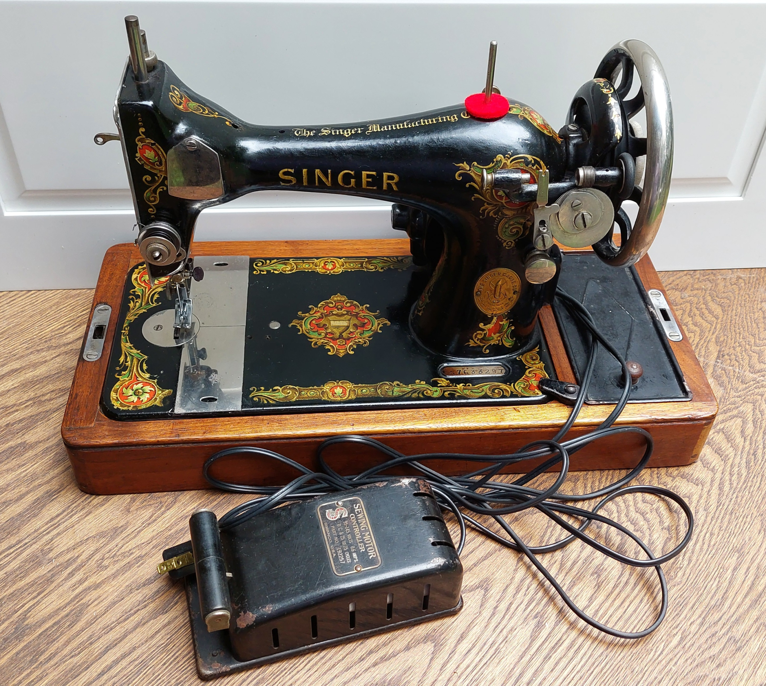 "Flora" Antique 1919 Singer Electric Sewing Machine - Model 128 with bentwood case
