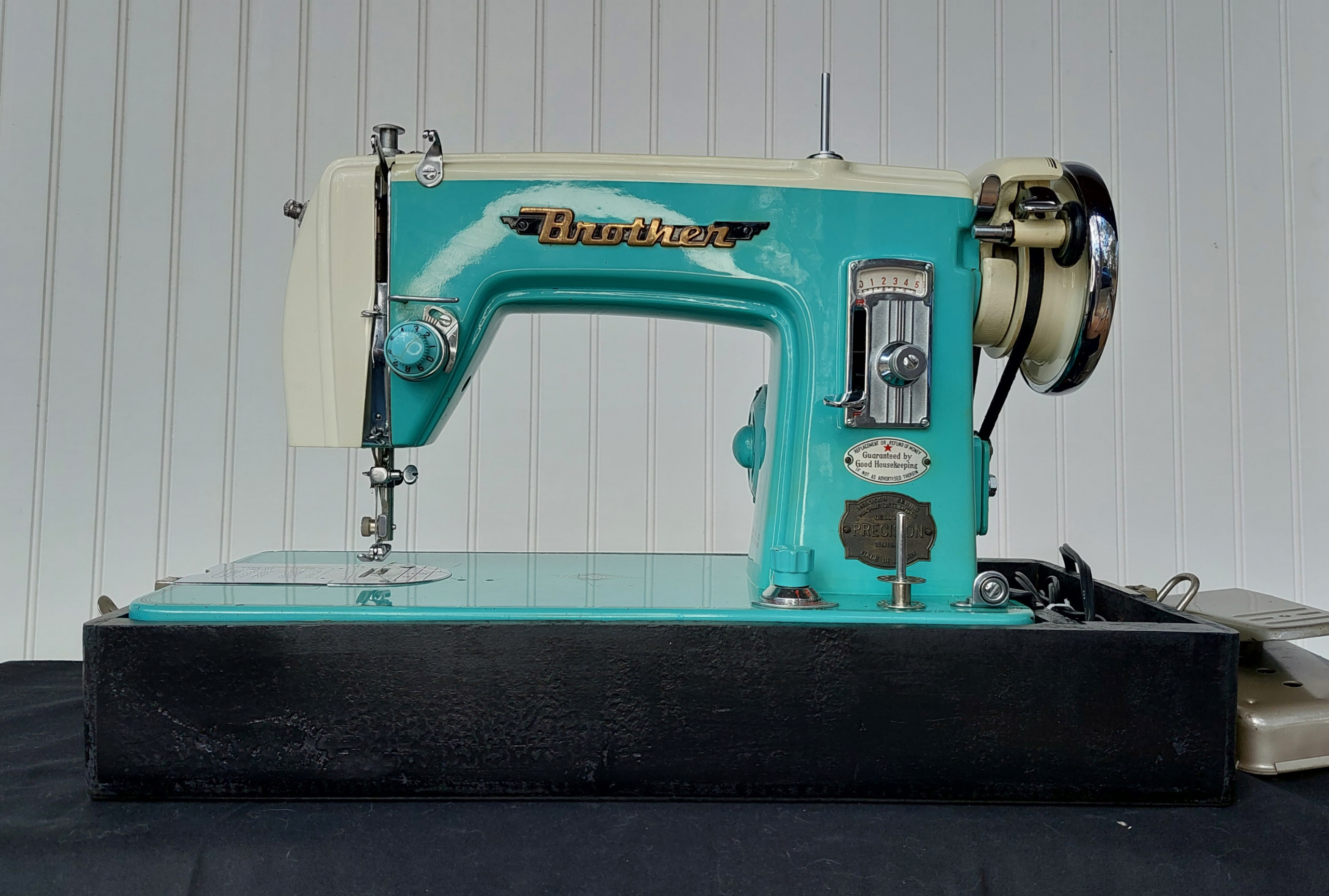 Vintage Brother 260 Super Streamliner Precision De Luxe Sewing Machine