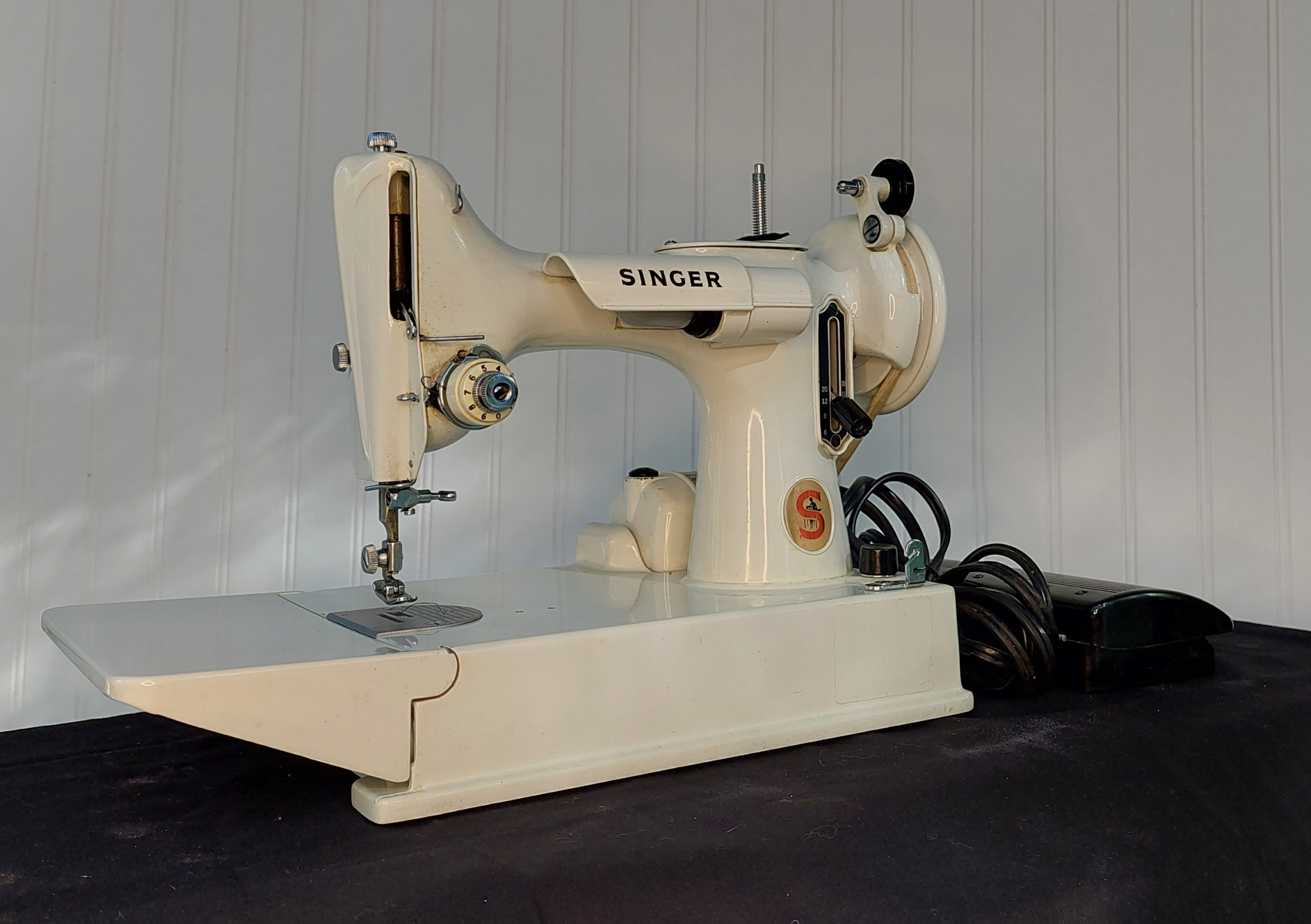 "Baby Gorgeous" 1968/69 Singer 221k White Featherweight with accessories and case